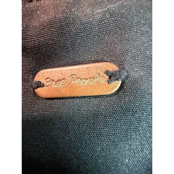 Free People Vegan Pebbled Leather Pouch Black Zip Grommet Clutch Cosmetic Travel - Picture 2 of 6